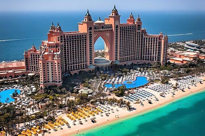 Dubai: Private City Tour with Global Village VIP Entry Tickets