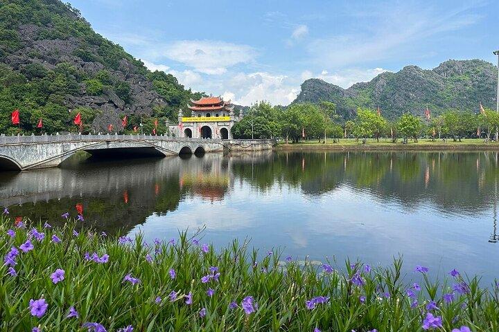 Scenic Ninh Binh: Bich Dong, Trang An Grottoes, Mua Cave & Hoa Lu
