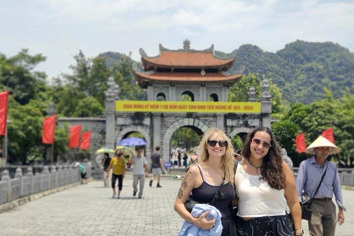 Luxury Day Tour from Hanoi: Hoa Lu, Trang An & Mua Cave Viewpoint