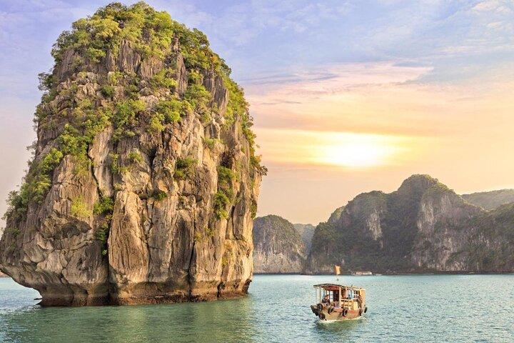 4D3N Exclusive Escape Bai Tu Long Bay Private Cruise