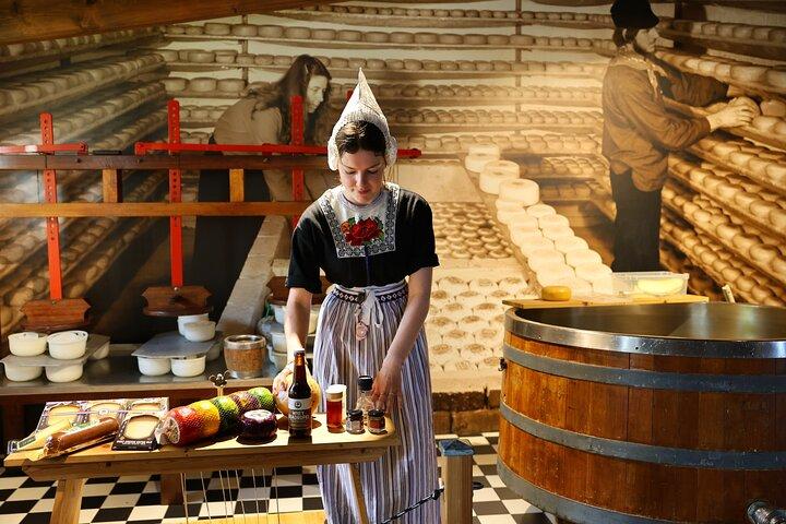 Amsterdam: Tour Volendam Fishing Village, Harbour, Cheese & Clogs