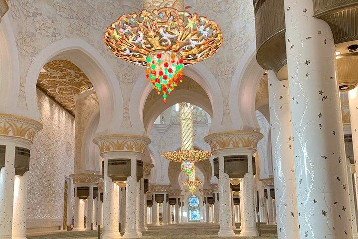 Abu Dhabi City Tour: Grand Mosque, Etihad Towers, Palace & Louvre