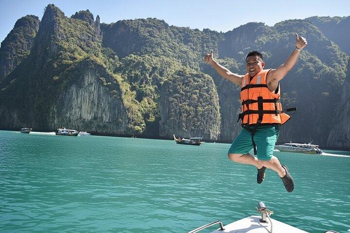 Phuket: Best of Phi Phi Islands Snorkeling Tour with Lunch