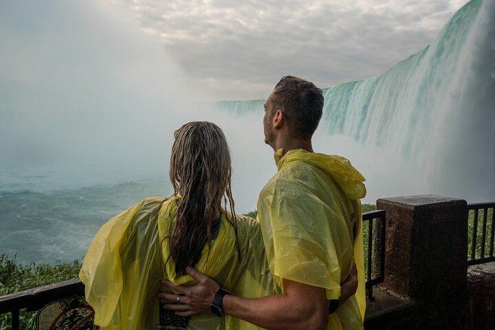 Guided Day in Niagara Falls from Toronto with Boat Ride Option