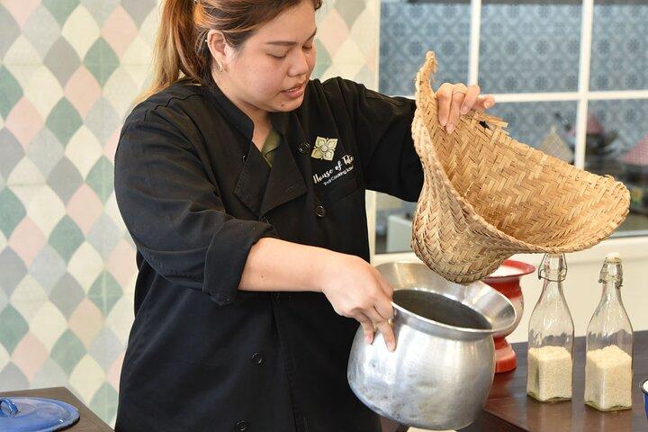 Thai Cooking Class with Market Tour in Sathon Bangkok