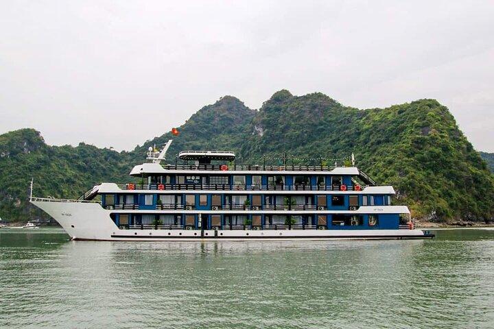 Premium Halong & Lan Ha Bay 3D2N Cruise with Jacuzzi & Balcony