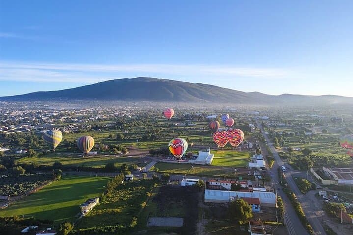 Flight in Teotihuacan Hot Air Balloon with Transportation and Breakfast