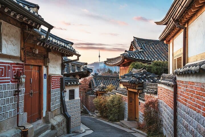Seoul Day Tour: Gyeongbokgung Palace, Bukchon, Gwangjang Market
