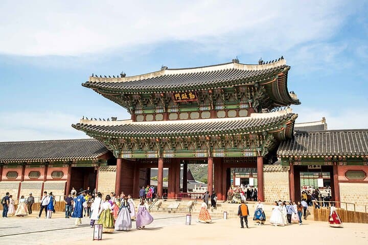 Seoul Day Tour: Gyeongbokgung Palace, Bukchon, Gwangjang Market
