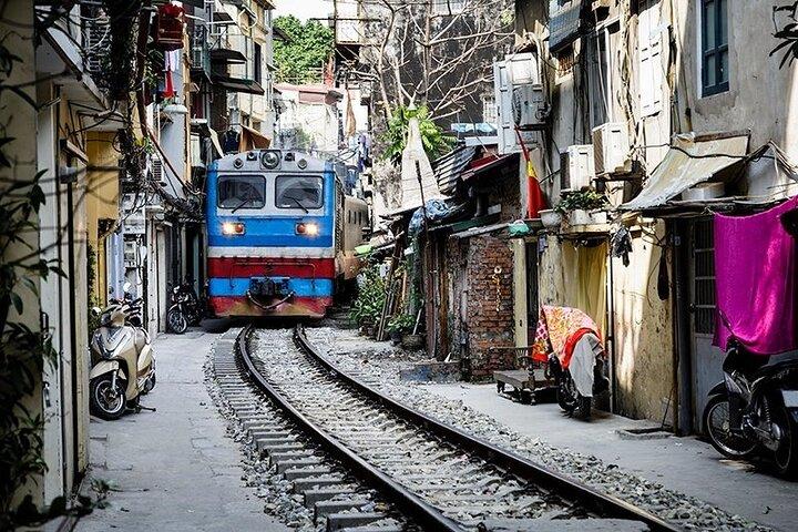 Hanoi Michelin Star Street Food Walking Tour & Train-Street