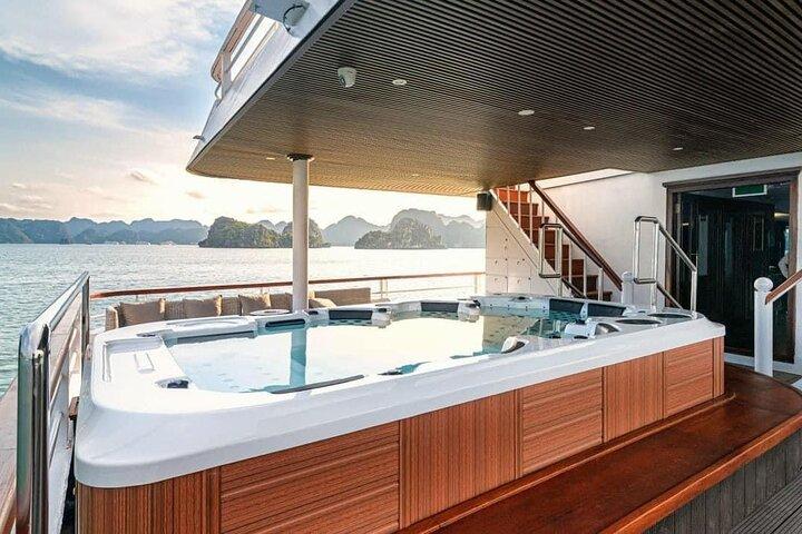 Iris Cruise – The Luxury Day Experience on Ha Long Bay