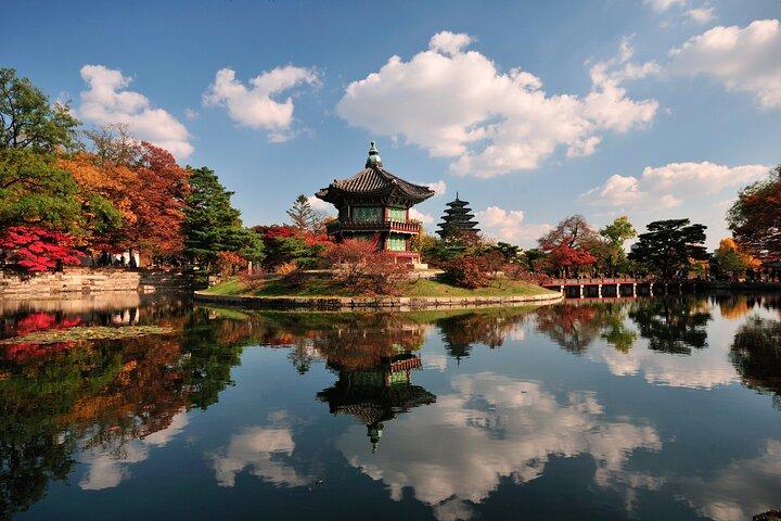 Seoul Private Tour Gyeongbok Palace Bukchon and Gwangjang Market