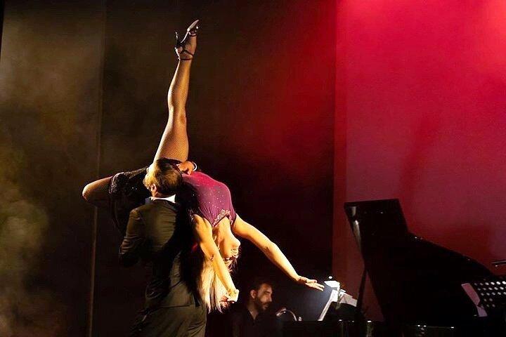 Esquina Homero Manzi Tango Show Ticket Including Optional Dinner in Buenos Aires