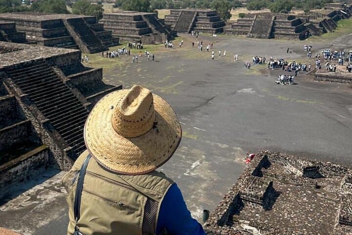 CDMX to La GRUTA Rest. to Teotihuacan Pyramids, PRIVATE (VIP)