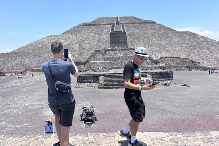 CDMX to La GRUTA Rest. to Teotihuacan Pyramids, PRIVATE (VIP)