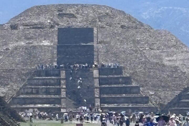 CDMX to La GRUTA Rest. to Teotihuacan Pyramids, PRIVATE (VIP)