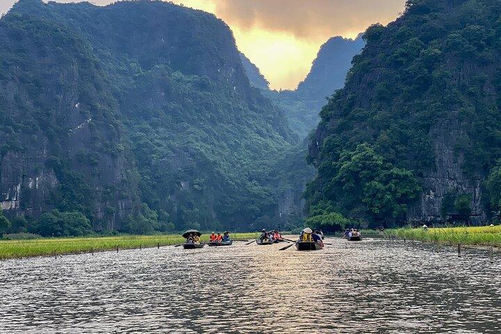 Hanoi: Luxury Small Group to Hoa Lu, Tam Coc, Mua Cave