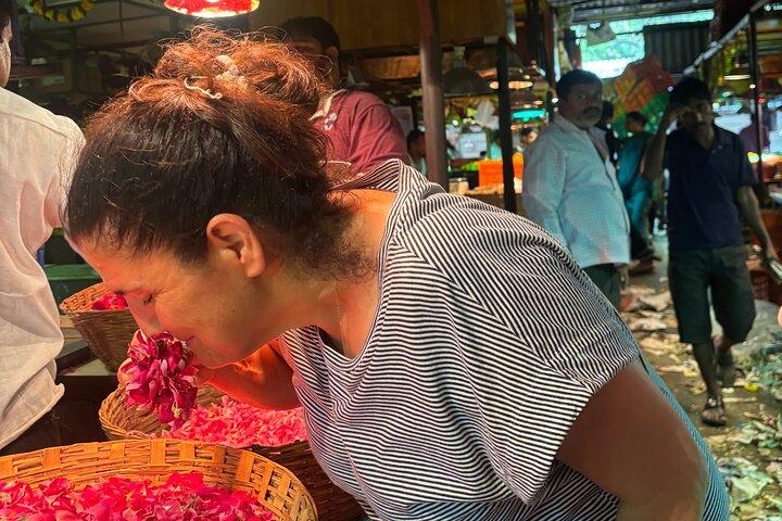Mumbai Morning Market Tour of Flowers, Fish, and More
