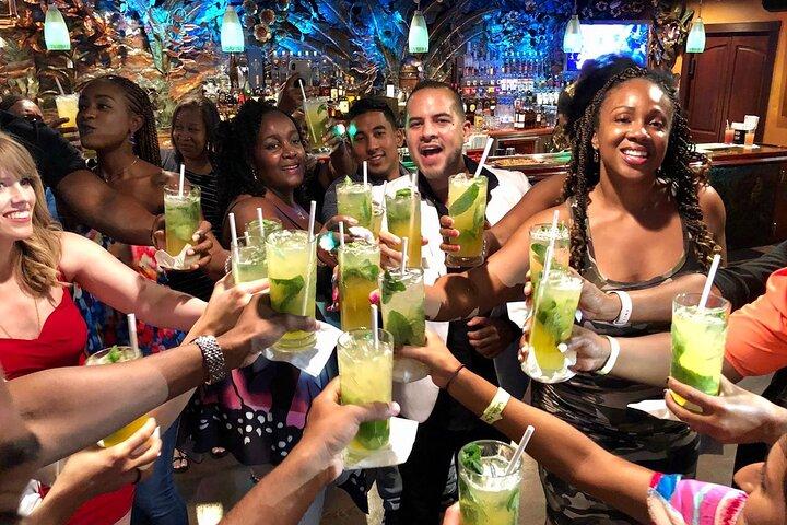 Miami: Sip & Salsa Night with Lessons, Mojitos, Appetizers & Club
