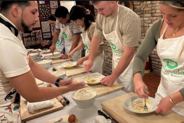 Authentic Pasta and Tiramisù cooking class at spanish steps