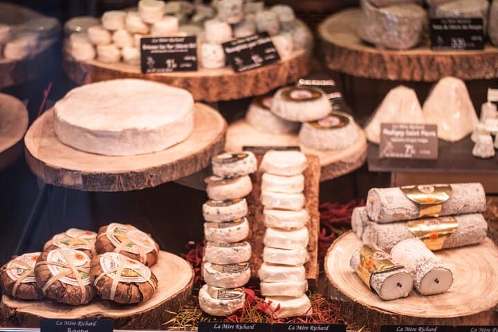 Lyon Old Town Food Tour with 5 French Delicacies & Fine Wine
