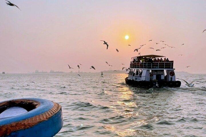 Mumbai Heritage Walk and Elephanta Caves Experience