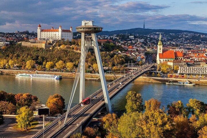Private Transfer from Budapest to Bratislava with 2h of Sightseeing