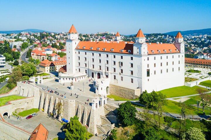 Private Transfer from Budapest to Bratislava with 2h of Sightseeing
