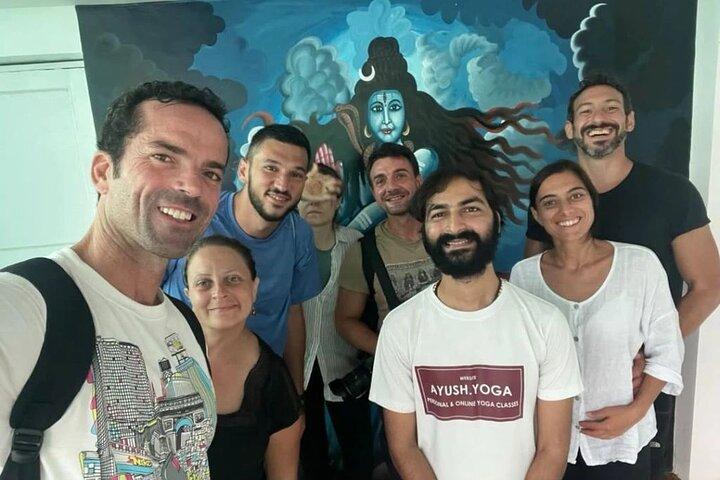 GROUP YOGA CLASS - BEGINNER / ADVANCED - Sunrise Yoga with Ayush in Varanasi