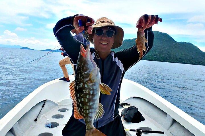 Semporna: Shallow or Deep Sea Fishing Tours with Guide