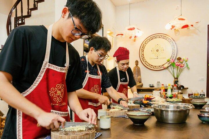 Private Hanoi Cooking Class and Market Tour with Hotel Transfers