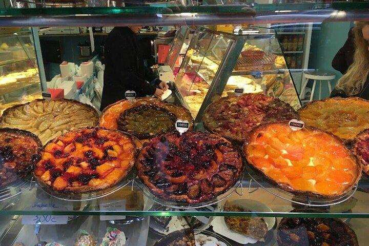 Montmartre Walking Tour with Pastry Tasting