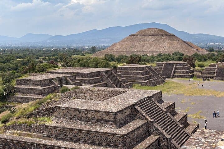 Teotihuacan without shopping. Early access.