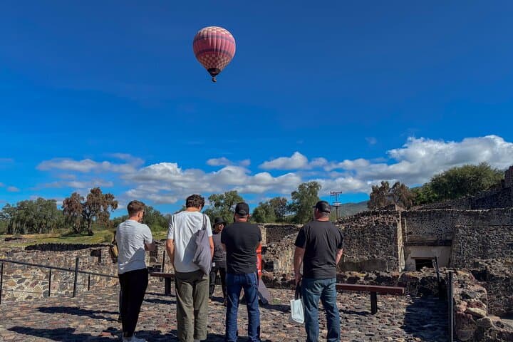 Teotihuacan without shopping. Early access.