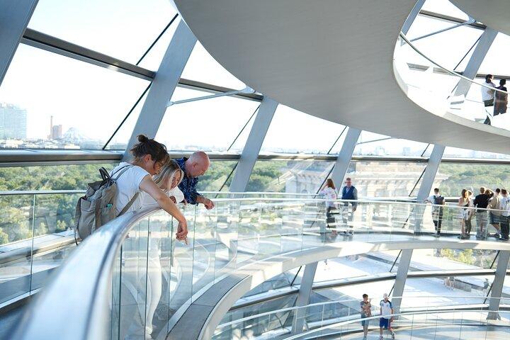 private groups tour Reichstag with dome