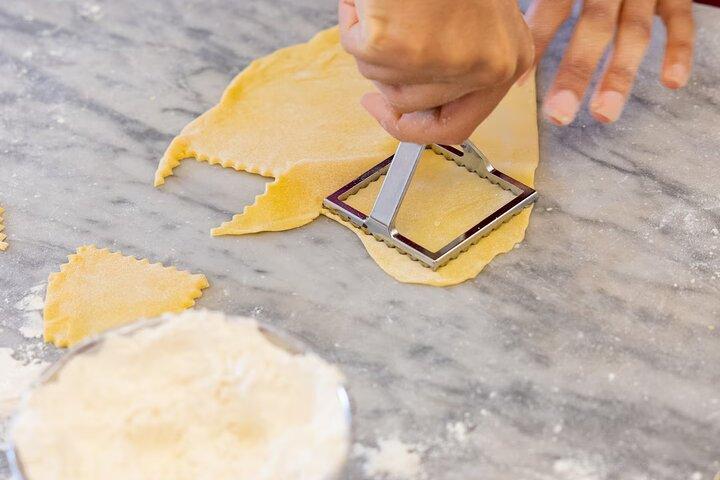 Rome: Hands-On Pasta & Wine Class Steps from Pantheon & Trevi