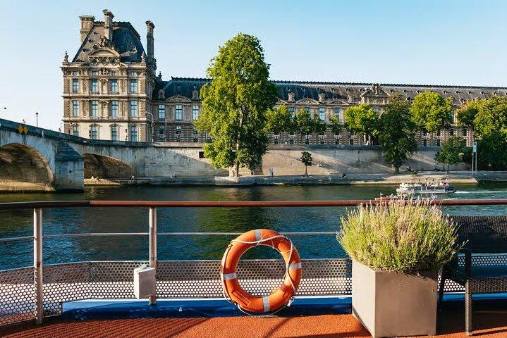 Paris Seine River Dinner Cruise with Scenic Night Views
