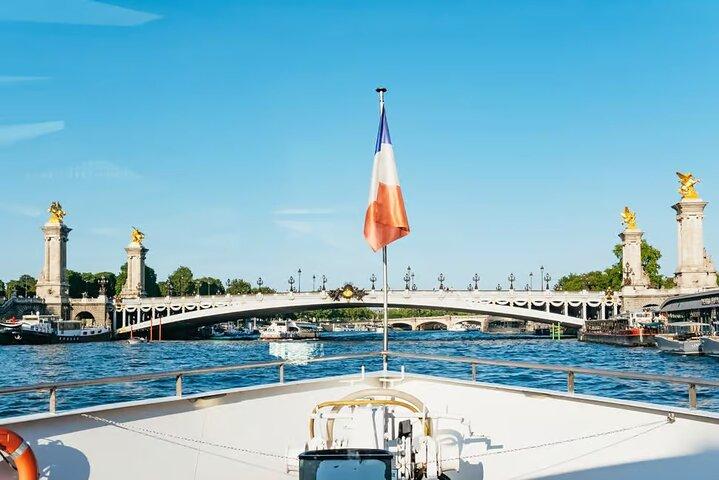 Paris Seine River Dinner Cruise with Scenic Night Views