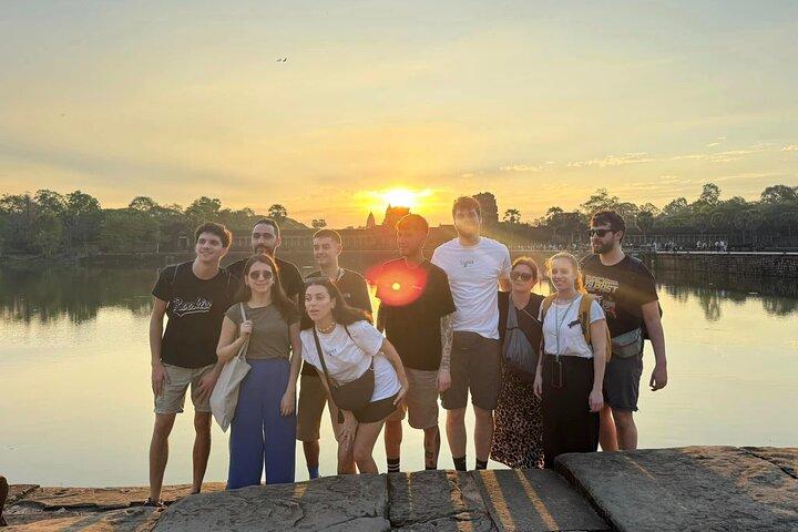 Angkor Wat Sunrise Tour with Breakfast