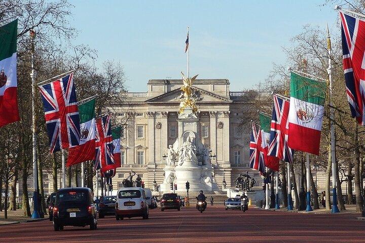 Buckingham Palace and Stonehenge Tour