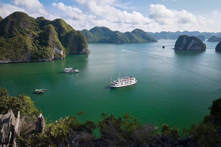 From Hanoi: 2-Day Discover Halong Bay on Hera Classic Boutique