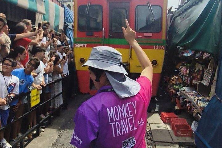 Bangkok: Floating and Train Market with Boat Trip
