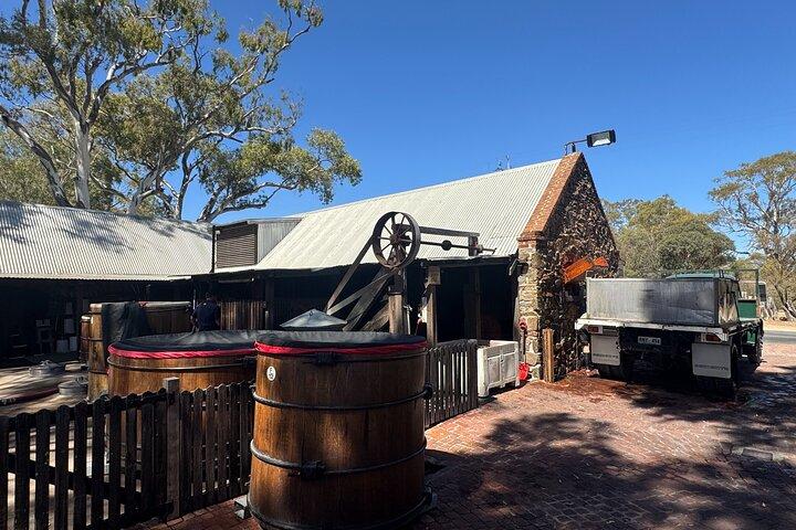Barossa Valley Small Group Tour with Wine tastings and lunch