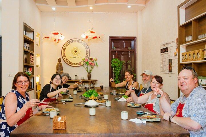Private Hanoi Cooking Class and Market Tour with Hotel Transfers