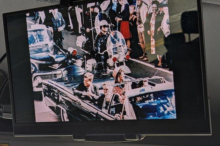 65 Minute JFK Assassination Walking and Van Tour