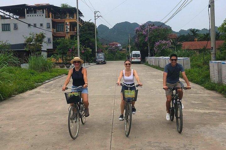 Hanoi: Ninh Binh Day Trip to Hoa Lu, Tam Coc & Mua Caves
