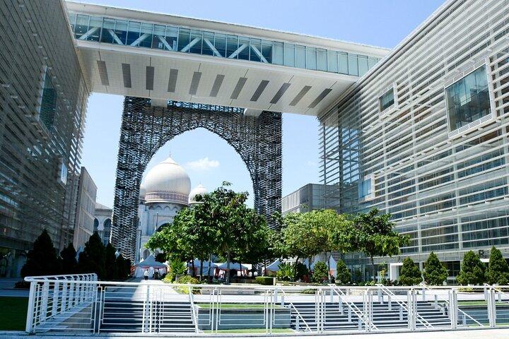 Private Half Day Putrajaya Tour with Lake Cruise