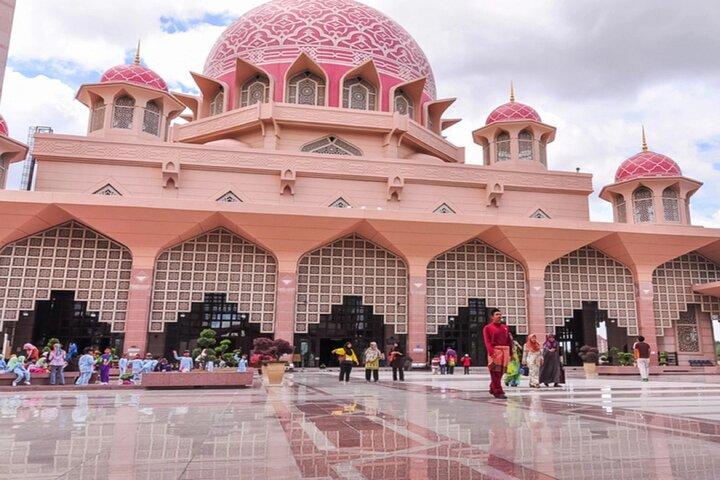Private Half Day Putrajaya Tour with Lake Cruise