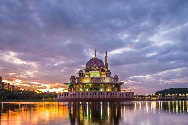 Private Half Day Putrajaya Tour with Lake Cruise