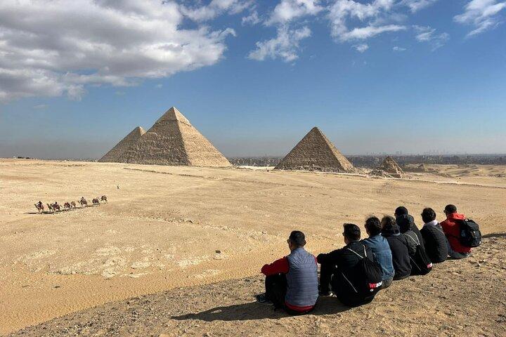 Giza Plateau Tour: Pyramids, Sphinx & Panoramic View